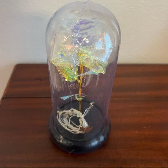 Dream of Flowers Lighted Rose in Glass Dome with Faux Wooden Base. New!! - Picture 7 of 11